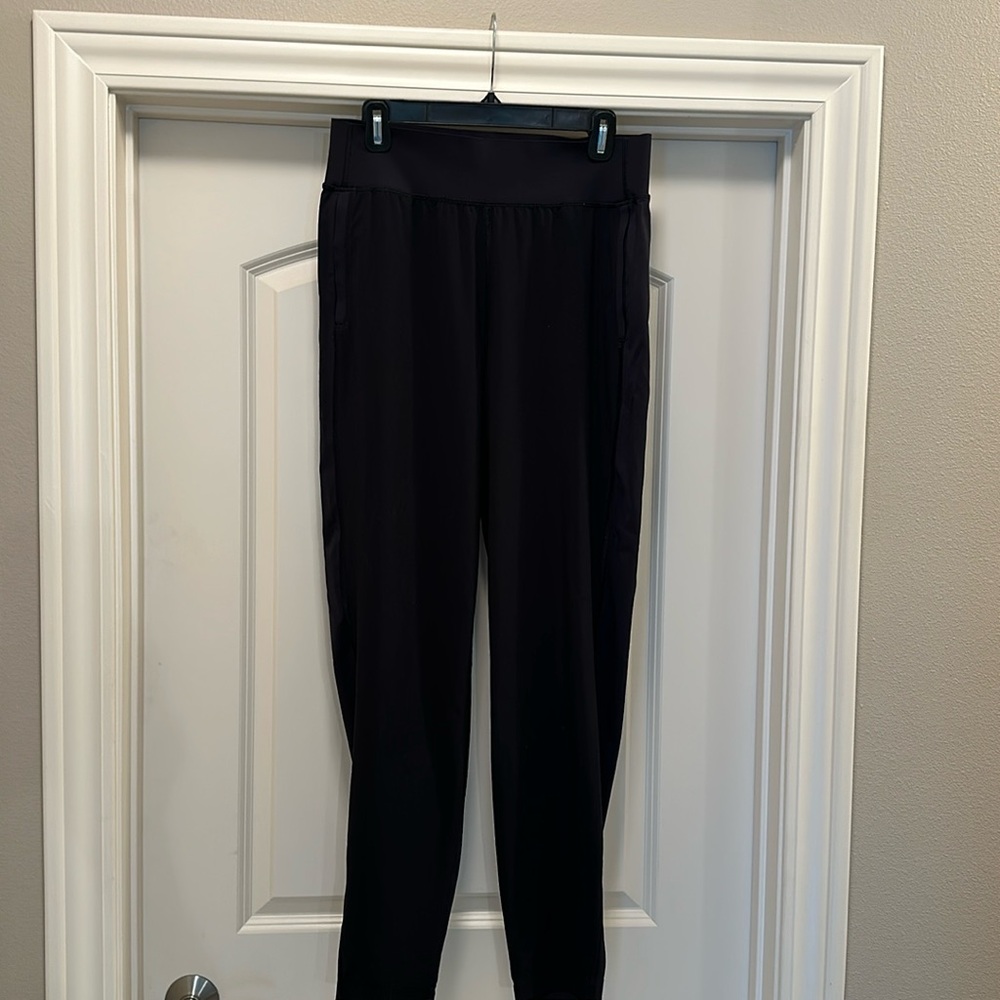 Athleta Run With It Pant Size MT